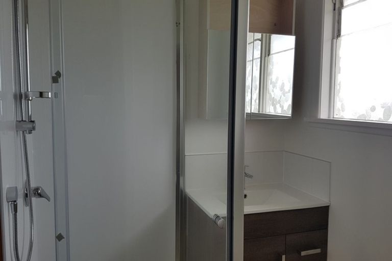 Photo of property in 72a Carlisle Road, Browns Bay, Auckland, 0632