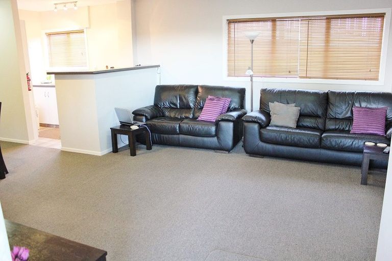 Photo of property in 1/9-11 Masterton Road, Rothesay Bay, Auckland, 0630