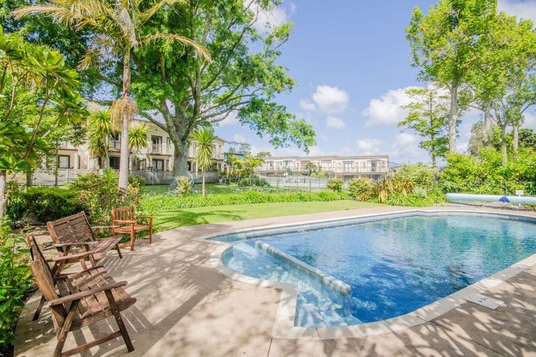 Photo of property in The Grange, 10/92 Bush Road, Albany, Auckland, 0632