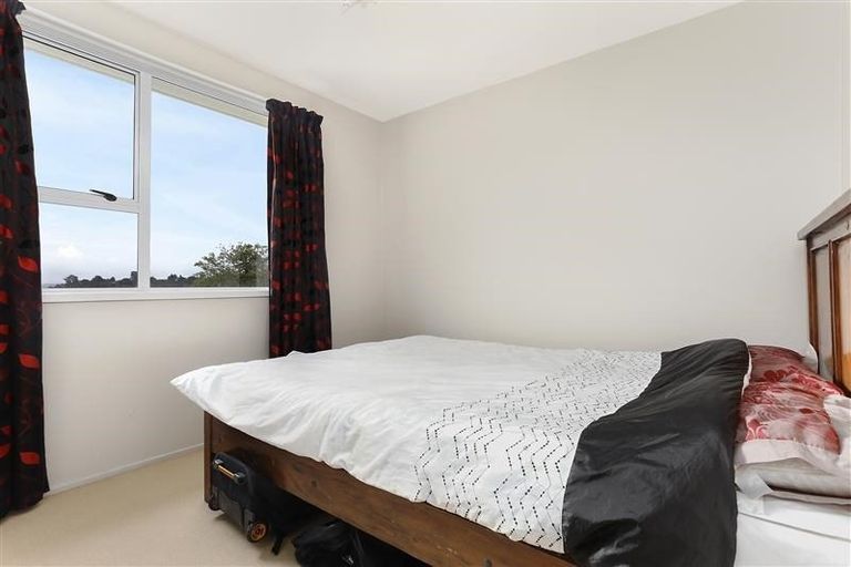 Photo of property in 17 Radiata Lane, Chatswood, Auckland, 0626