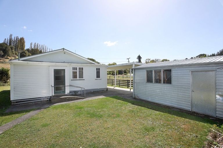 Photo of property in 38 Ongo Road, Hunterville, 4730