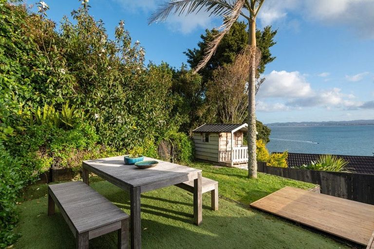 Photo of property in 1/106 Island Bay Road, Beach Haven, Auckland, 0626