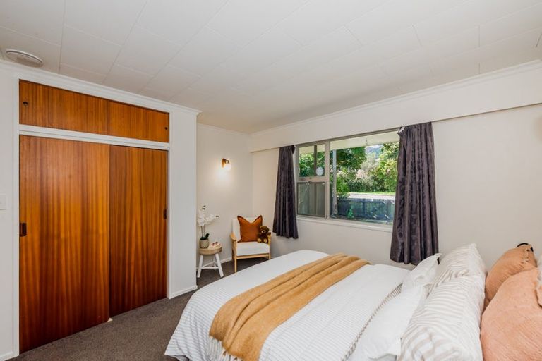 Photo of property in 15 Kohekohe Road, Waikanae, 5036