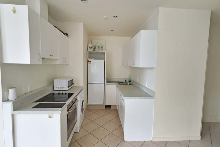 Photo of property in Terrace Tower Apartments, 10a/126 The Terrace, Wellington Central, Wellington, 6011