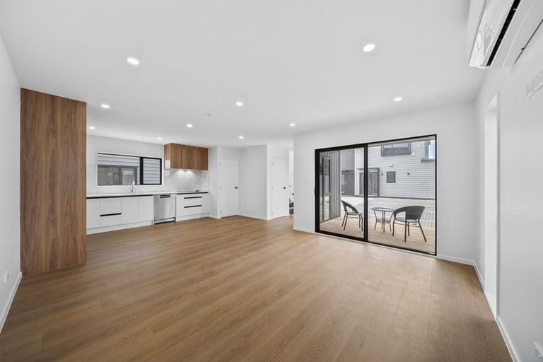 Photo of property in 2/9 Wilson Place, Papakura, 2110