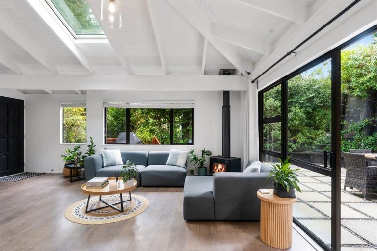 Photo of property in 3/57 Pupuke Road, Birkenhead, Auckland, 0627