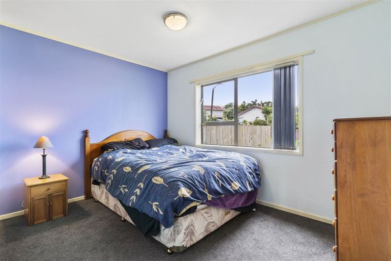 Photo of property in 1/15 Gwenand Place, Botany Downs, Auckland, 2010