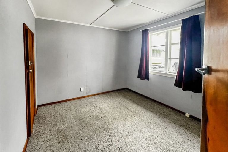 Photo of property in 115 Pahiatua Street, Hokowhitu, Palmerston North, 4410