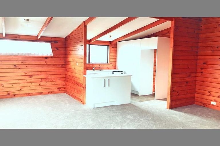 Photo of property in 2/49 Larnoch Road, Henderson, Auckland, 0610