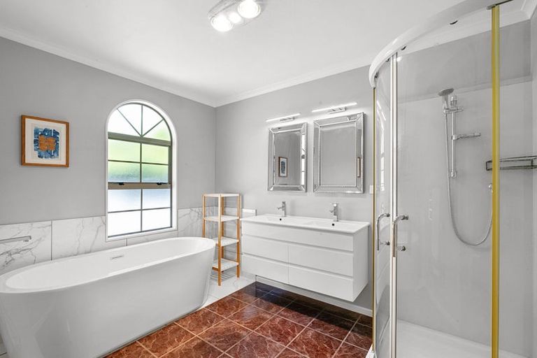 Photo of property in 11 Shelter Grove, Frankleigh Park, New Plymouth, 4310