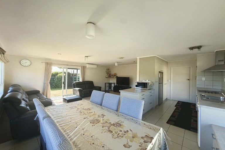 Photo of property in 17 Heaphy Street, Westown, New Plymouth, 4310