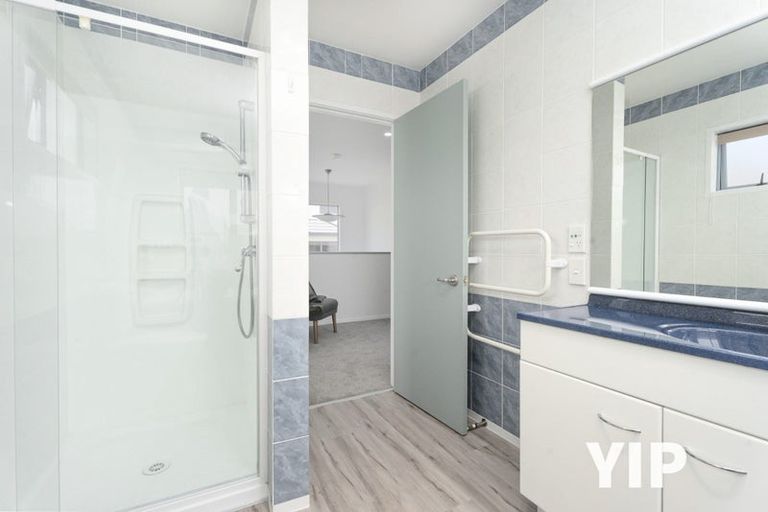 Photo of property in 3 Forbes Lane, Newlands, Wellington, 6037