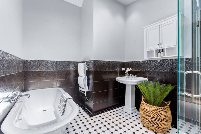 Photo of property in 14 Eversleigh Road, Belmont, Auckland, 0622