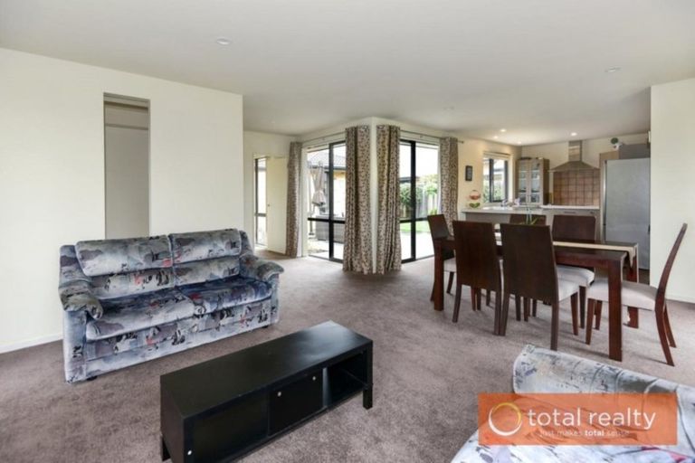 Photo of property in 17 Sovereign Gardens, Halswell, Christchurch, 8025