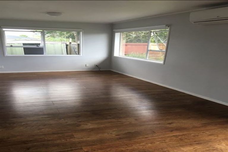 Photo of property in 2/2 Wallace Road, Ranui, Auckland, 0612