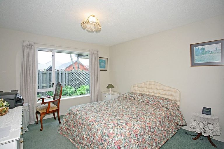 Photo of property in 2 Amesbury Mews, Avonhead, Christchurch, 8042