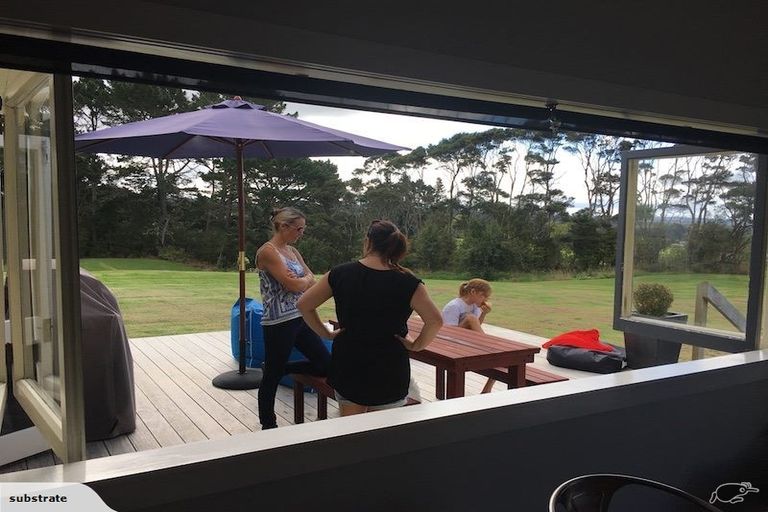 Photo of property in 93a Shaw Road, Oratia, Auckland, 0604