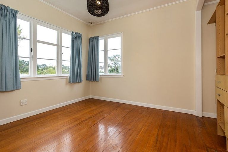 Photo of property in 1060 Great North Road, Point Chevalier, Auckland, 1022