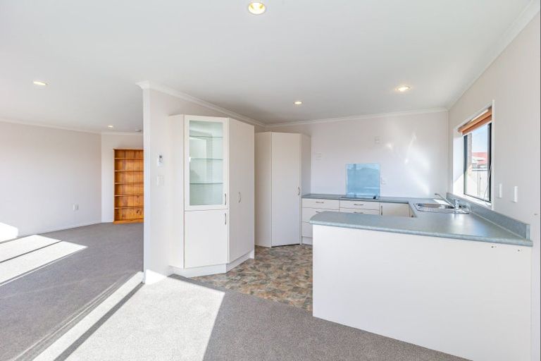 Photo of property in Rangeview Villas, 17/9 Fuller Close, Levin, 5510