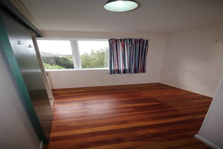 Photo of property in 3 Blandford Way, Newlands, Wellington, 6037