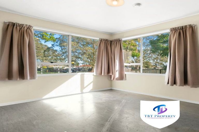 Photo of property in 400 Roscommon Road, Clendon Park, Auckland, 2103
