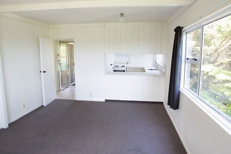 Photo of property in 15b Chetwode Grove, Newlands, Wellington, 6037