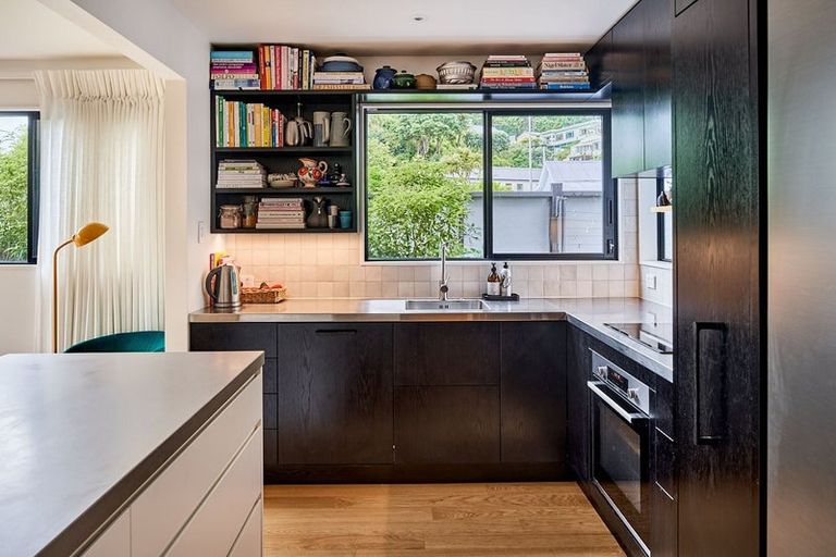 Photo of property in 85 Muritai Road, Eastbourne, Lower Hutt, 5013