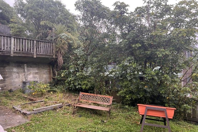 Photo of property in 142 The Ridgeway, Mornington, Wellington, 6021