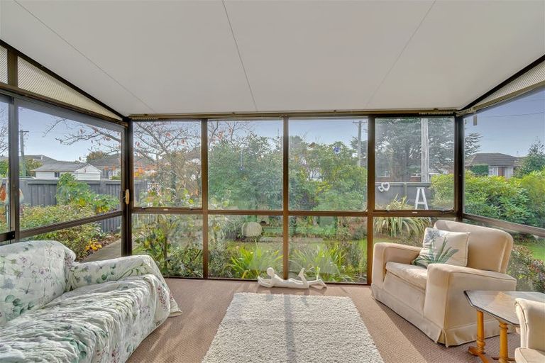 Photo of property in 16 Dunedin Street, Redwood, Christchurch, 8051