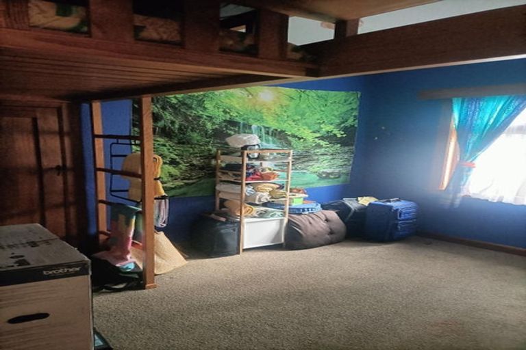 Photo of property in 28 Rangitane Street, Palmerston North, 4414