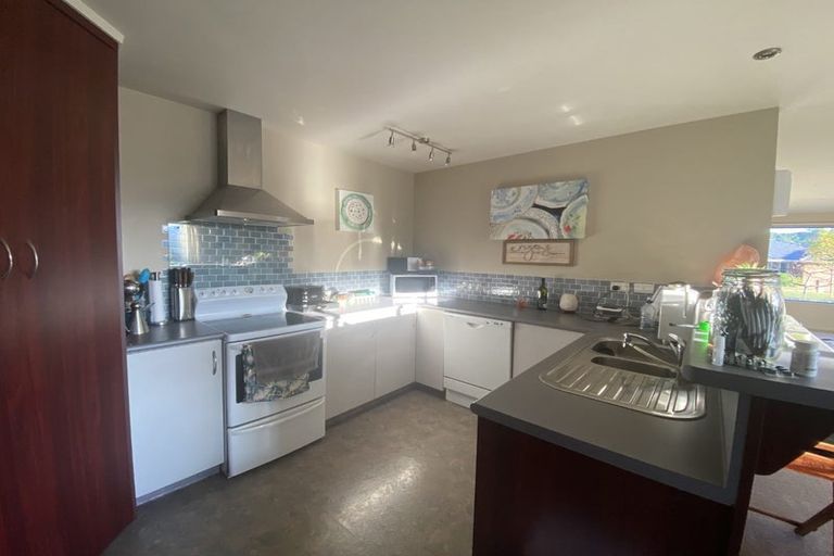 Photo of property in 16 Admiralty Place, Waikawa, Picton, 7220