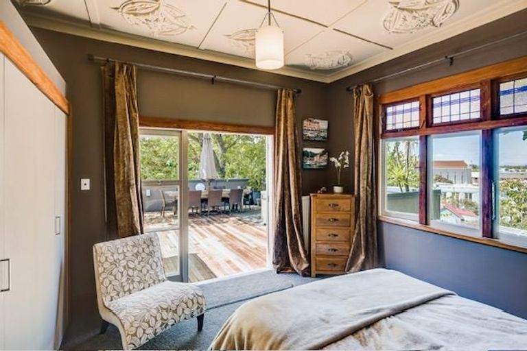 Photo of property in 8 Brewster Street, Bluff Hill, Napier, 4110