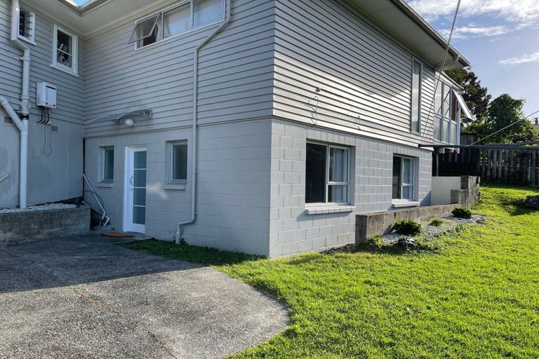 Photo of property in 31 Bruce Road, Glenfield, Auckland, 0629