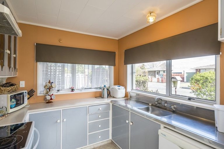 Photo of property in 2a Cypress Grove, Paraparaumu, 5032