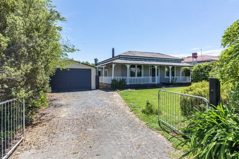 Photo of property in 30 Church Street, Waipawa, 4210
