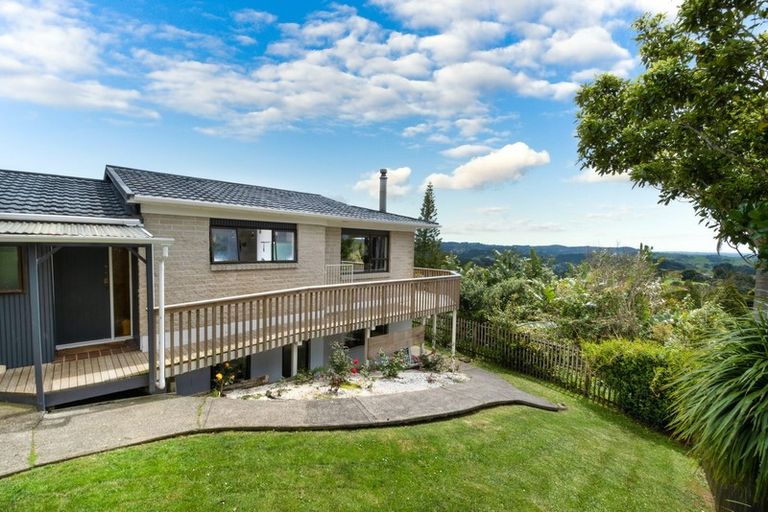 Photo of property in 1069 Scenic Drive North, Swanson, Auckland, 0816