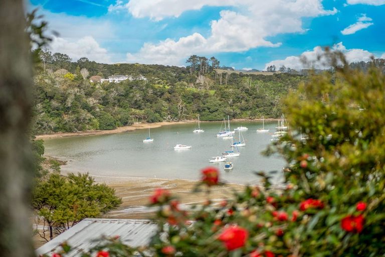 Photo of property in 18 Brind Road, Russell, 0202