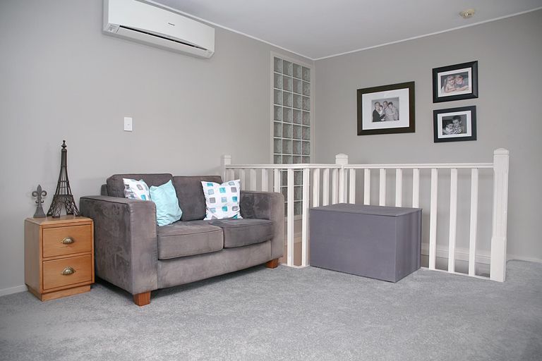 Photo of property in 19 Correa Court, Goodwood Heights, Auckland, 2105