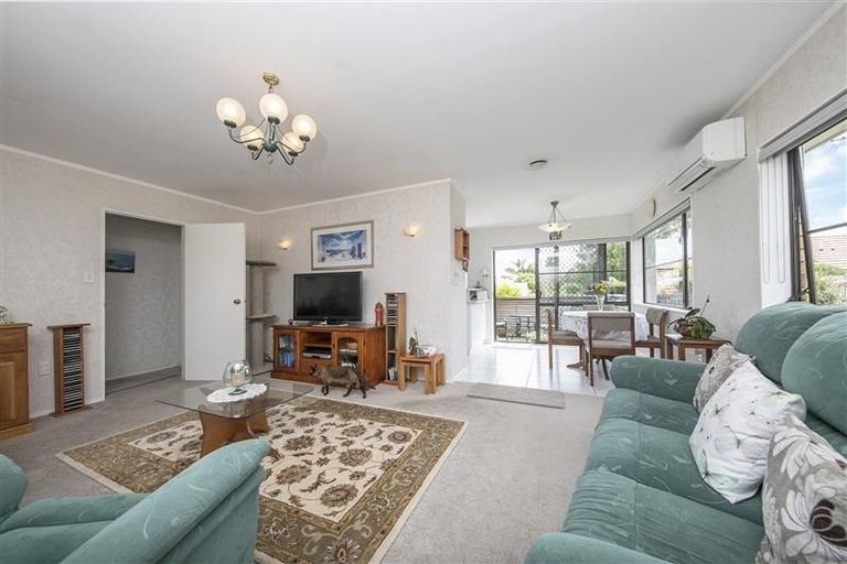 Photo of property in 4a Skilgate Avenue, New Lynn, Auckland, 0600