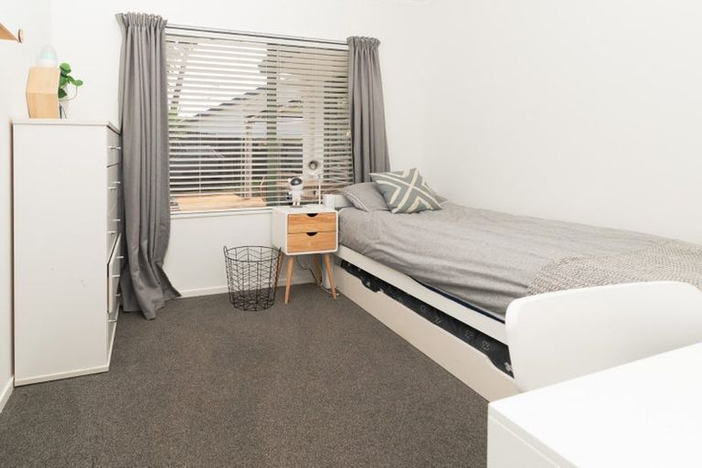 Photo of property in 13 Lanier Place, Glendene, Auckland, 0602