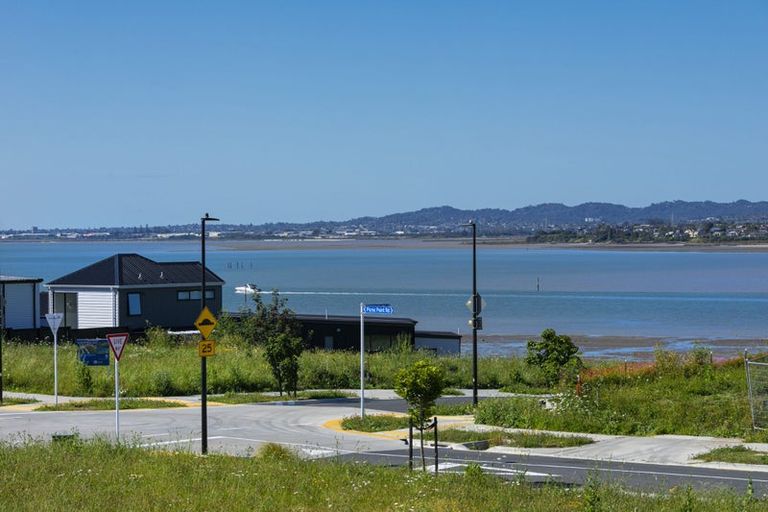 Photo of property in 2/18 Scott Road, Hobsonville, Auckland, 0616