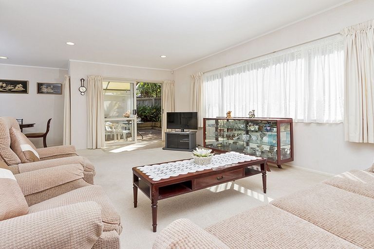 Photo of property in 1/28 Rochester Crescent, Somerville, Auckland, 2014