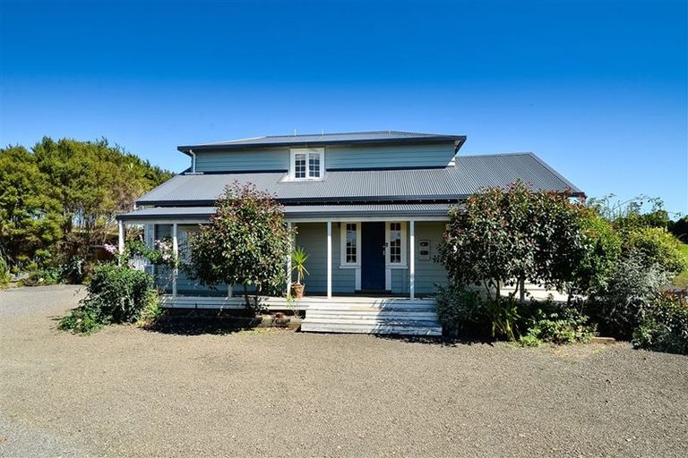 Photo of property in 344 Waitakere Road, Taupaki, Henderson, 0782