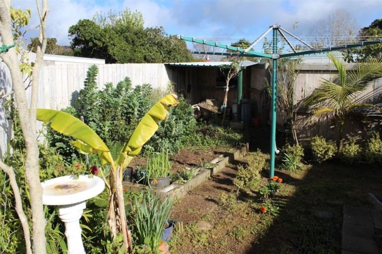 Photo of property in 8 Ogle Crescent, Te Kamo, Whangarei, 0112