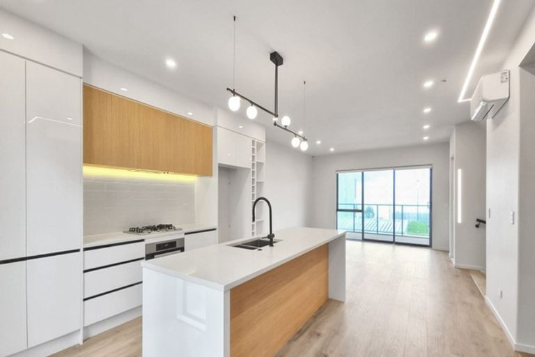 Photo of property in 14 Mina Way, Browns Bay, Auckland, 0630