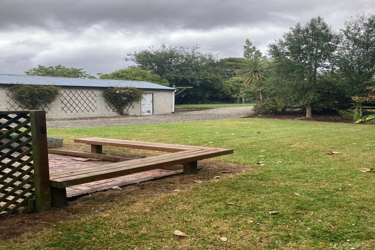 Photo of property in 52 Timaru Road, Waimate, 7924