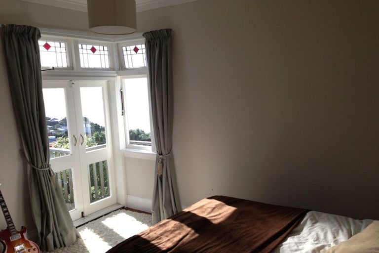 Photo of property in 15 Palliser Road, Roseneath, Wellington, 6011