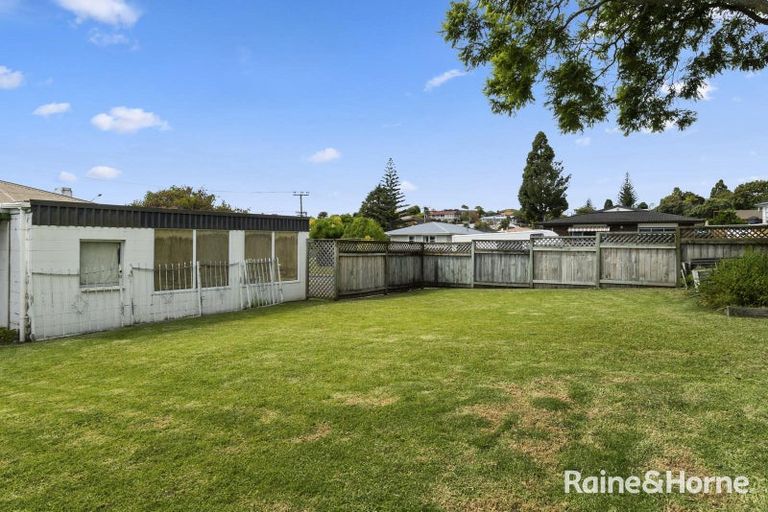 Photo of property in 1 Upland Street, Brookfield, Tauranga, 3110