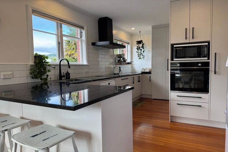 Photo of property in 41 Lincoln Avenue, Tawa, Wellington, 5028