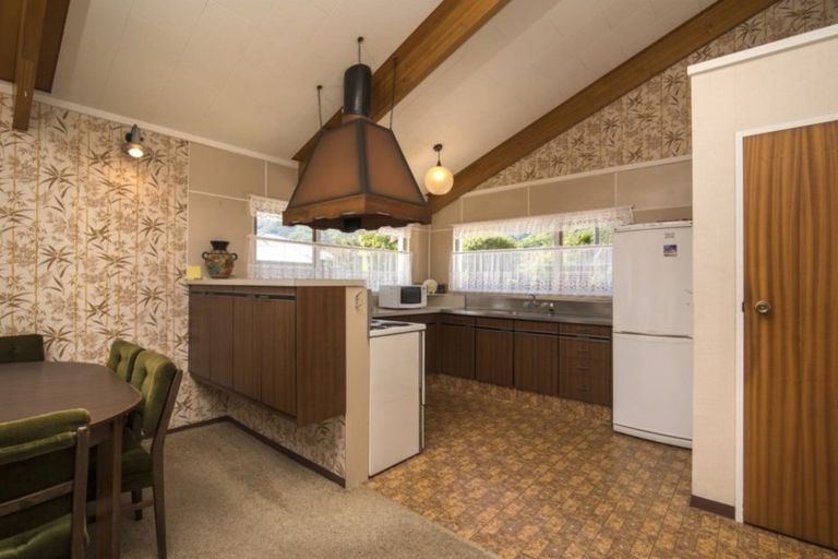 Photo of property in 244 Waikawa Road, Waikawa, Picton, 7220